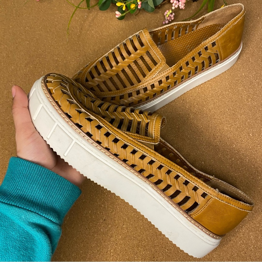 VINCE CAMUTO ROMEENA FLATFORM SNEAKER SIZE 9M - Picture 5 of 11